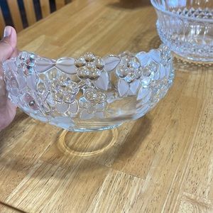 Mikasa Crystal Glass Bowl Carmen Pattern Embossed Flowers Frosted Leaves 8.75 in